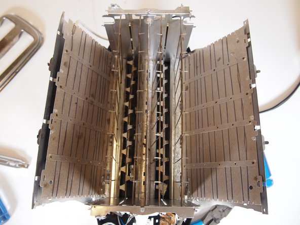 Oster 2-Slice Toaster TSSTJC5BBK Disassembly: crwdns2935265:018crwdnd2935265:03crwdnd2935265:03crwdne2935265:0