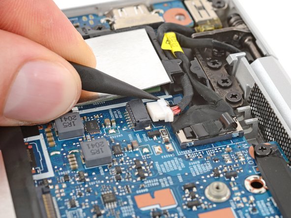 HP EliteBook 840 Aero G8 Power Port Replacement, Disconnect the power connector cable: crwdns2935265:08crwdnd2935265:03crwdnd2935265:03crwdne2935265:0