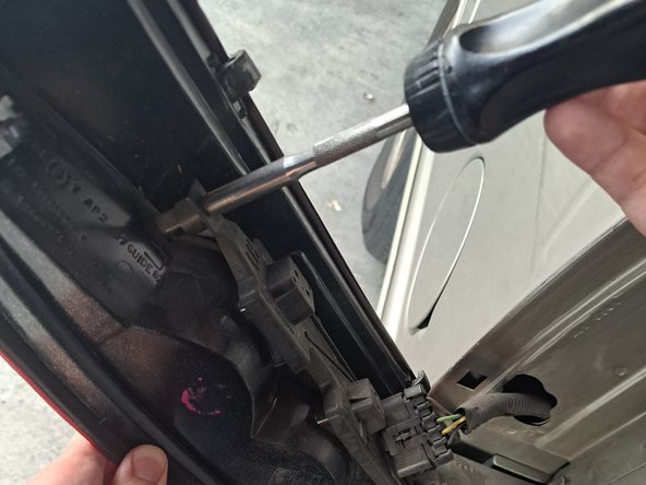 1999 GMC Suburban Brake Light Replacement: crwdns2935265:03crwdnd2935265:03crwdnd2935265:03crwdne2935265:0