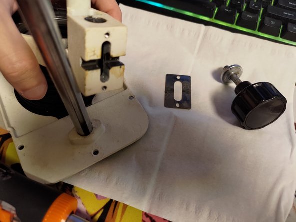 Meopta Axomat 4 Disassembly, Bottom part: 2 단계, 이미지 3개 중 3개