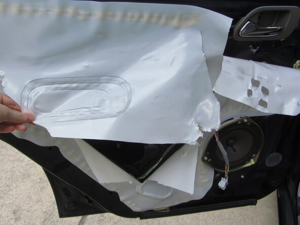 2003 Acura TL Window Regulator Replacement: passo 4, immagine 1 di 2