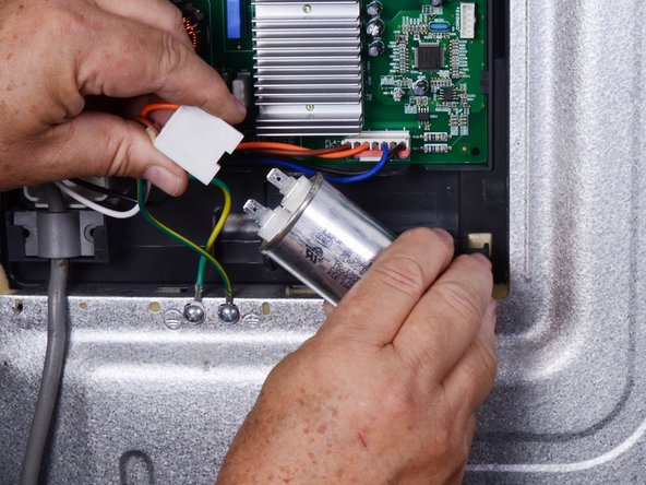 LG Refrigerator Compressor Run Capacitor Replacement, Disconnect the capacitor: crwdns2935265:05crwdnd2935265:02crwdnd2935265:03crwdne2935265:0