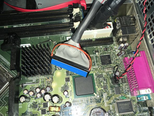 Dell Optiplex GX620 Motherboard  Replacement, Remove the DVD cable: stap 0, afbeelding 2 van 3
