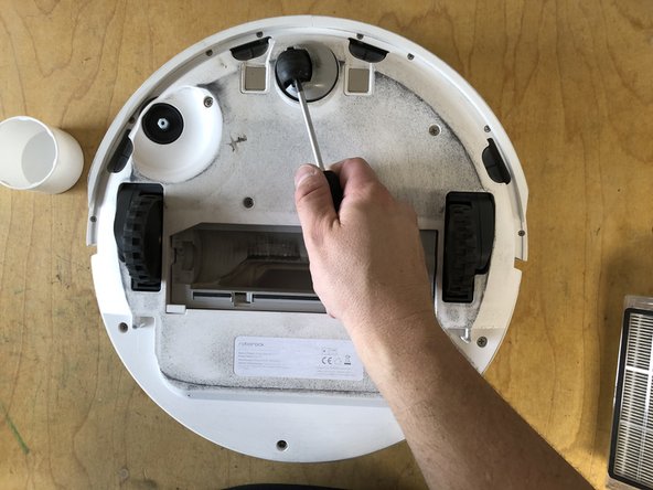 Xiaomi ROBOROCK S50200 complete disassembly, Removing the front wheel.: crwdns2935265:09crwdnd2935265:02crwdnd2935265:03crwdne2935265:0