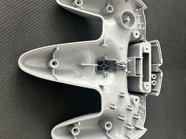 Installation du Mod Kit 8BitDo pour manette N64, Installer le bouton Z: étape 15, image 2 de 2