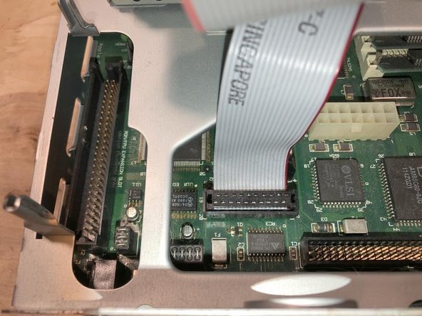 Macintosh Classic II Logic Board Removal: crwdns2935265:07crwdnd2935265:03crwdnd2935265:03crwdne2935265:0