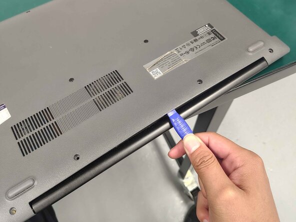 Lenovo IdeaPad 330-15IKB 81DE Festplatte austauschen: Schritt 3, Bild 1 von 3