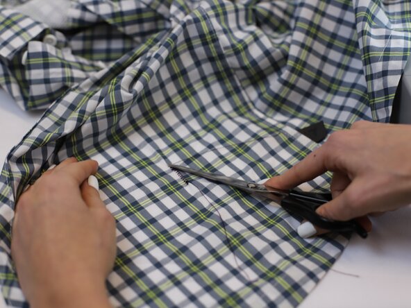 How to repair a hole in woven textile (using a sewing machine), Clean the area: step 4, image 2 of 3