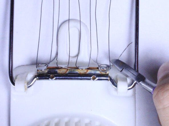 Egg Slicer Wire Replacement: 6 단계, 이미지 3개 중 3개
