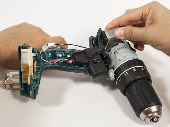 Makita XPH01 LED Light Replacement: crwdns2935265:011crwdnd2935265:02crwdnd2935265:03crwdne2935265:0