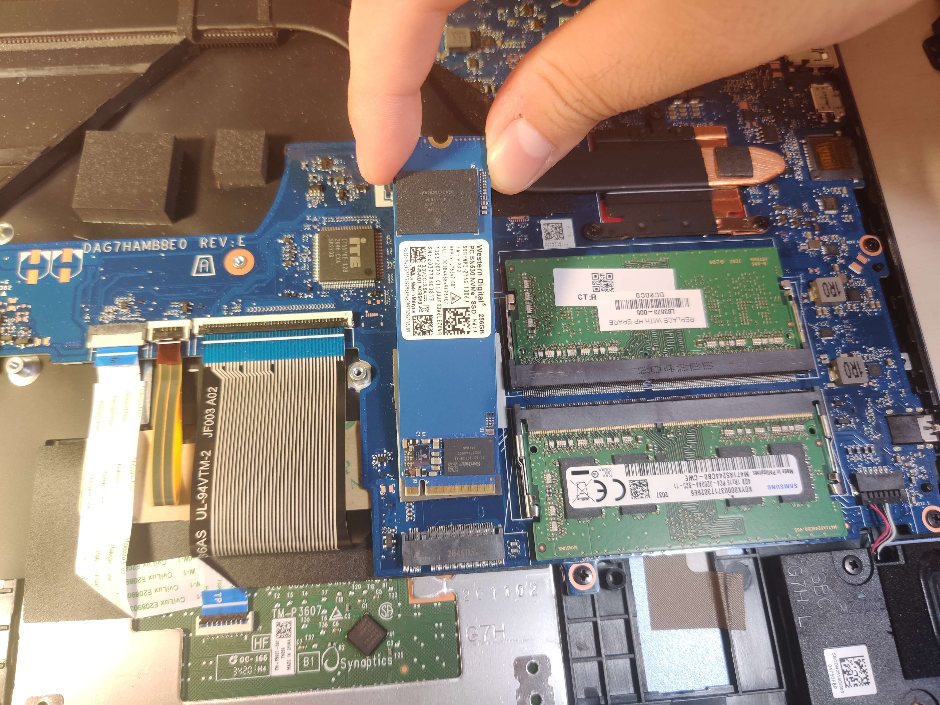 HP Pavilion 15　第十世代　SSD+HDD　Office2021付き 410l3bg6GjL.jpg