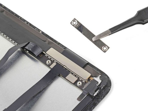 iPad Pro 11" 4th Gen Screen Replacement, Remove the Bracket: crwdns2935265:035crwdnd2935265:03crwdnd2935265:03crwdne2935265:0