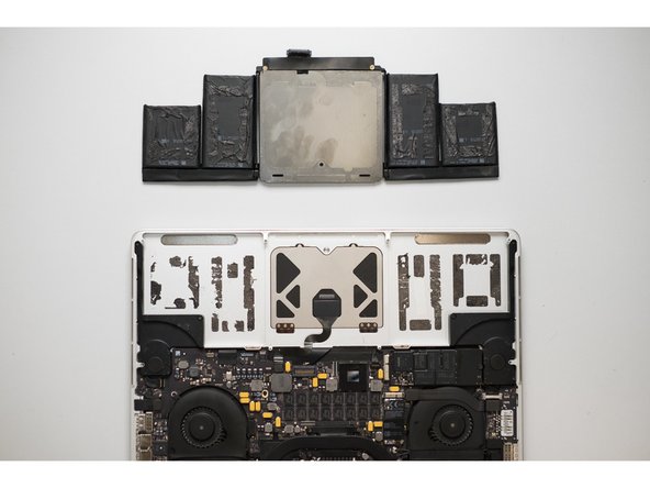Battery and Trackpad. Disassembling MacBook Pro 15" Retina 2012-2015: crwdns2935265:08crwdnd2935265:02crwdnd2935265:02crwdne2935265:0
