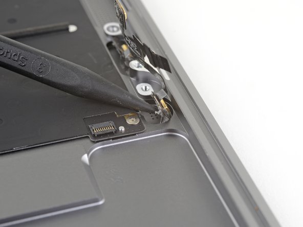 MacBook Air 13” Retina Display Late 2018 Microphone Assembly Replacement: étape 36, image 2 de 2