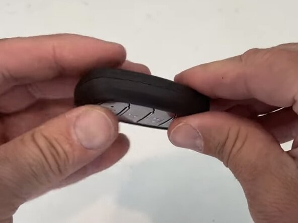 2015-2020 Hyundai Elantra Key Fob Battery Replacement: stap 4, afbeelding 1 van 2