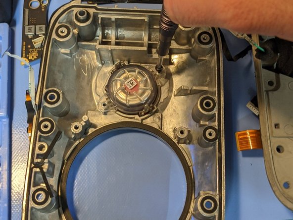 Google Nest Audio Teardown, Speakers Removal: crwdns2935265:013crwdnd2935265:02crwdnd2935265:03crwdne2935265:0