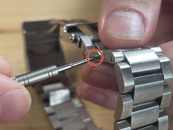 Helm Khuraburi Watch Adjustment and Sizing Guide, Removal of Bracelet: crwdns2935265:01crwdnd2935265:02crwdnd2935265:02crwdne2935265:0