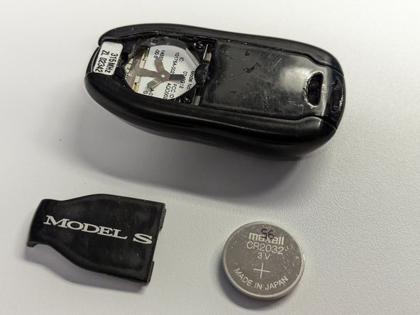 Tesla Keyfob Battery Replacement, Remove the battery: crwdns2935265:02crwdnd2935265:03crwdnd2935265:03crwdne2935265:0
