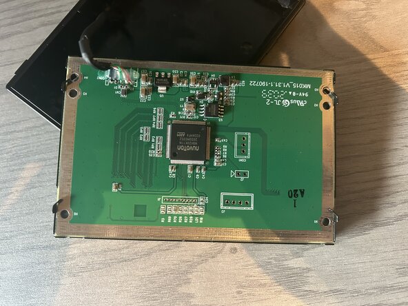 Elgato Stream Deck Classic Teardown, bend the tabs: crwdns2935265:04crwdnd2935265:01crwdnd2935265:02crwdne2935265:0