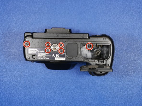 Panasonic Lumix DMC-GH3 LCD Hinge Cover Replacement: crwdns2935265:040crwdnd2935265:02crwdnd2935265:02crwdne2935265:0