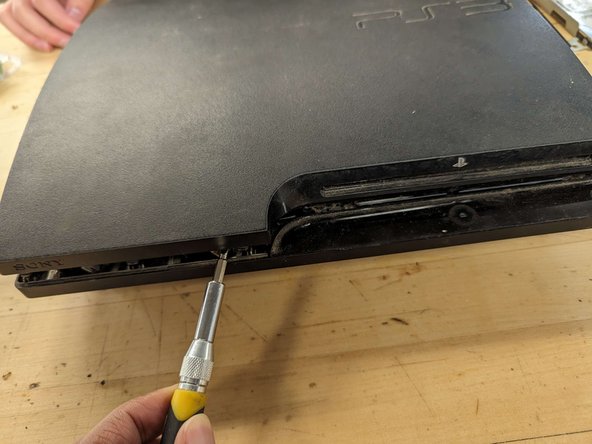 PlayStation 3 Slim Thermal Paste Replacement, Separating the casing: crwdns2935265:05crwdnd2935265:03crwdnd2935265:03crwdne2935265:0