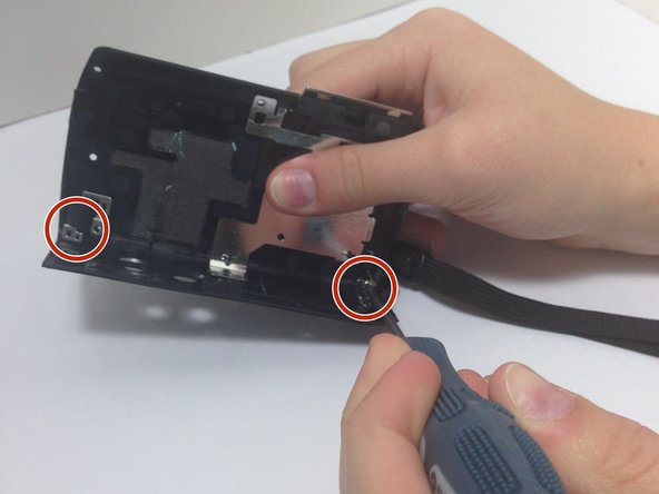 Panasonic HDC-TM15 Hand-Strap Replacement: crwdns2935265:04crwdnd2935265:02crwdnd2935265:03crwdne2935265:0