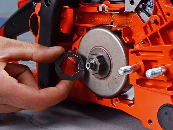 Echo Chain Saw CS4910 2020 Oiler System Replacement, Free the clutch drum: crwdns2935265:029crwdnd2935265:03crwdnd2935265:03crwdne2935265:0