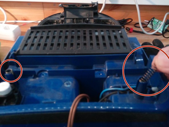 Miele S 2511 1200W Vacuum Cleaner Triac Replacement, Removing the operating unit: step 2, image 2 of 3