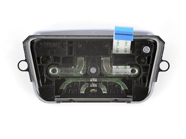 DualSense Controller V5 Touchpad Replacement, Remove the touchpad screw: crwdns2935265:030crwdnd2935265:02crwdnd2935265:02crwdne2935265:0
