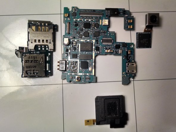 Disassembling Samsung Captivate Glide Phone, The Disassembled Motherboard: crwdns2935265:011crwdnd2935265:02crwdnd2935265:02crwdne2935265:0