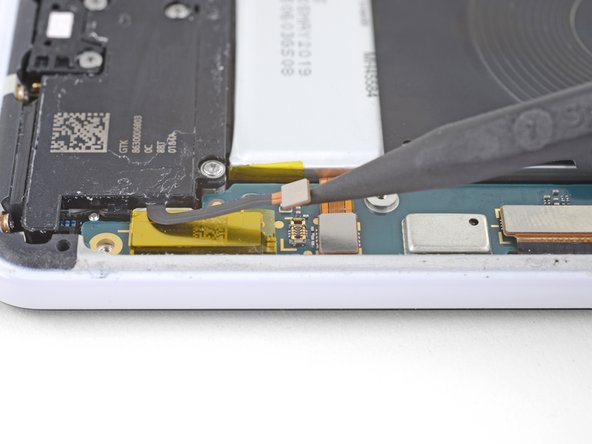 Google Pixel 3 XL Loudspeaker Replacement, Disconnect the loudspeaker: crwdns2935265:015crwdnd2935265:02crwdnd2935265:02crwdne2935265:0