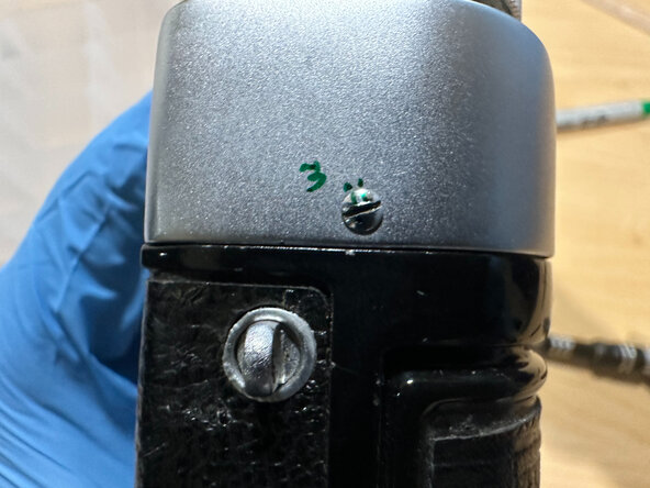 Cleaning & lubricating a GOMZ Leningrad, Remove the top cover: crwdns2935265:02crwdnd2935265:02crwdnd2935265:03crwdne2935265:0