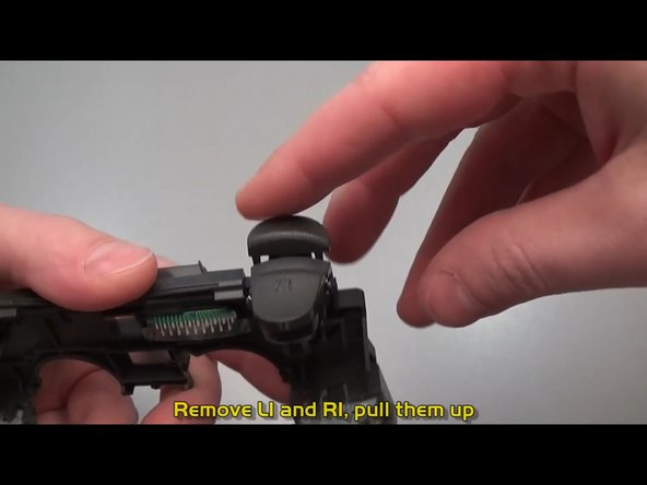 DualShock 4 CHU-ZCT2U Gen 4 Teardown, Remove bumpers: crwdns2935265:011crwdnd2935265:01crwdnd2935265:01crwdne2935265:0