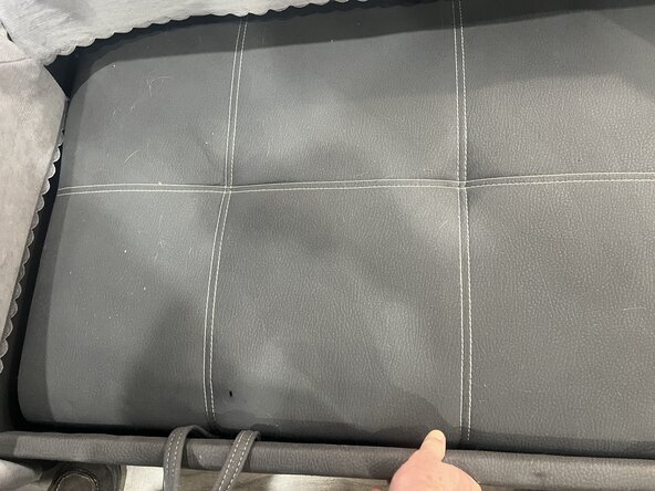 How to Fix a Dislodged Couch Spring: 7 단계, 이미지 3개 중 2개