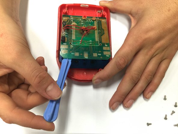 Connect Four Electronic Handheld Buttons Replacement, Detaching the Circuit Board: crwdns2935265:04crwdnd2935265:02crwdnd2935265:03crwdne2935265:0