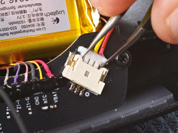 Logitech G733 Wireless Headset Battery Replacement, Disconnect the battery: crwdns2935265:06crwdnd2935265:02crwdnd2935265:03crwdne2935265:0