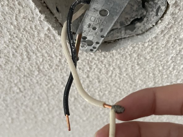 How to Replace and Install Ceiling Light Fixtures: crwdns2935265:04crwdnd2935265:02crwdnd2935265:03crwdne2935265:0