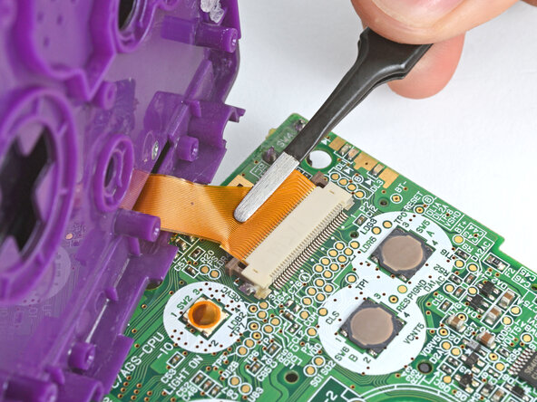 How to Reshell Your Game Boy Advance SP, Connect the screen cable: crwdns2935265:053crwdnd2935265:02crwdnd2935265:02crwdne2935265:0