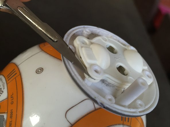 Sphero BB-8 head Teardown & Cleaning, get access to the wheels: crwdns2935265:05crwdnd2935265:01crwdnd2935265:03crwdne2935265:0