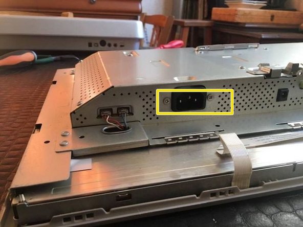 Dell SP2208WFT Capacitor Replacement: crwdns2935265:010crwdnd2935265:02crwdnd2935265:02crwdne2935265:0