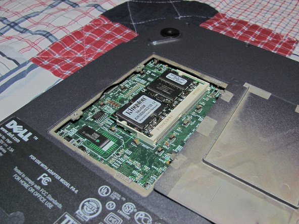 Dell Latitude CS RAM Replacement: crwdns2935265:03crwdnd2935265:02crwdnd2935265:02crwdne2935265:0