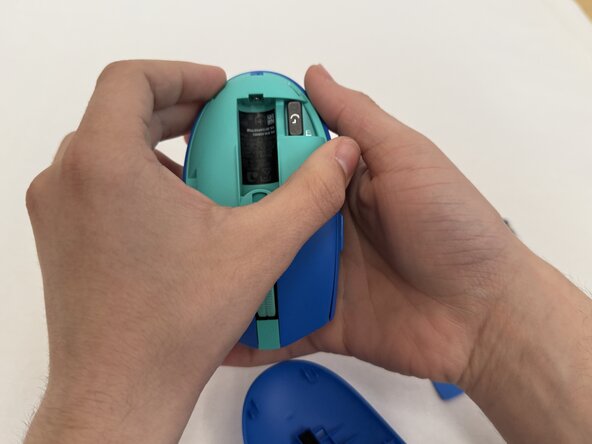 Logitech G305 Lightspeed Mouse Switch Replacement: step 4, image 1 of 3