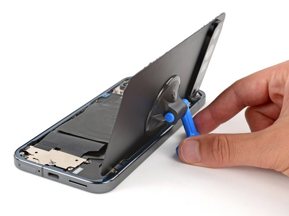 How to Apply New Rear Cover Adhesive in Your Google Pixel 9 Pro XL, Prop up the rear cover: 8 단계, 이미지 3개 중 3개