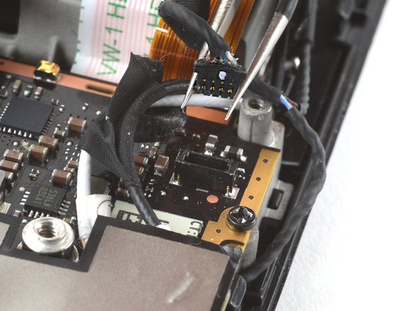 Steam Deck Front Shell Replacement, Disconnect the speakers: crwdns2935265:054crwdnd2935265:02crwdnd2935265:02crwdne2935265:0