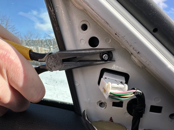 2014-Present Kia Soul Side Mirror Replacement: crwdns2935265:04crwdnd2935265:03crwdnd2935265:03crwdne2935265:0