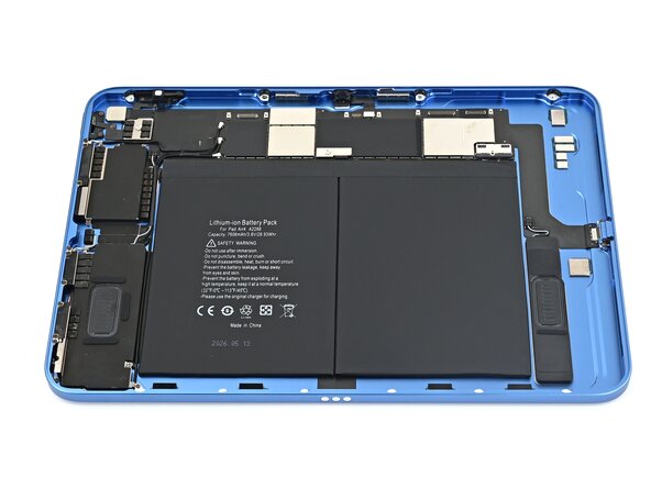 iPad 10 Battery Replacement, Remove the top battery liner: step 37, image 3 of 3