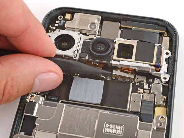 Google Pixel 10 Rear Cameras Replacement, Disconnect the rear cameras: 23 단계, 이미지 3개 중 3개