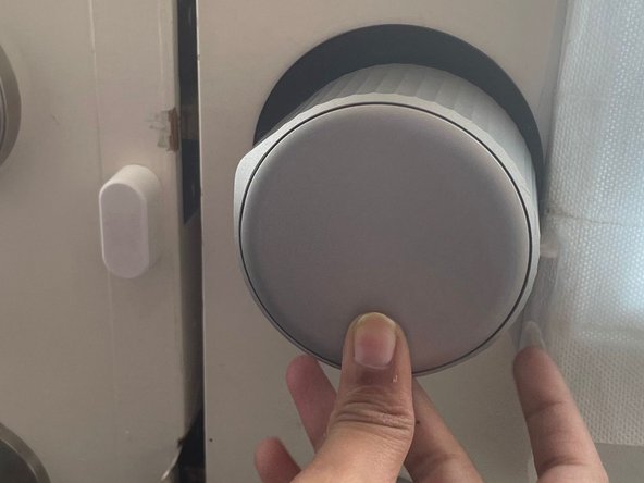 How to Replace a Manual Door Lock With An August (4th Gen.) Smart Lock: 步骤 9 中的图像 1，3