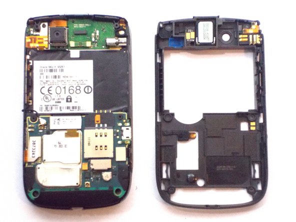 Blackberry Torch 9810 Screen Replacement, Remove the Back: crwdns2935265:06crwdnd2935265:03crwdnd2935265:03crwdne2935265:0