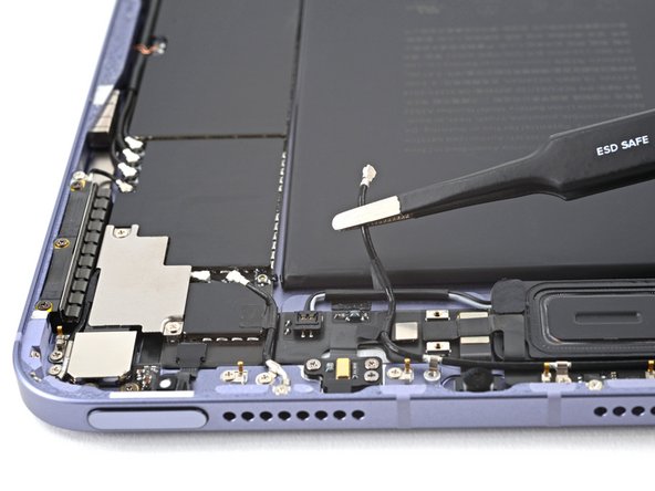 iPad Mini 6 Front Camera Replacement, Reposition the coaxial cable: stap 0, afbeelding 2 van 2